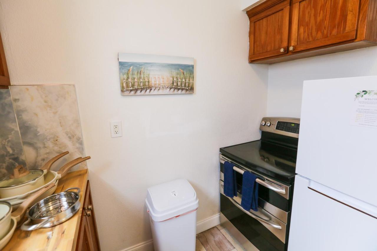 New Listing! Centrally Located Efficiency One Mile To The Beach! Jacksonville Beach Exterior photo